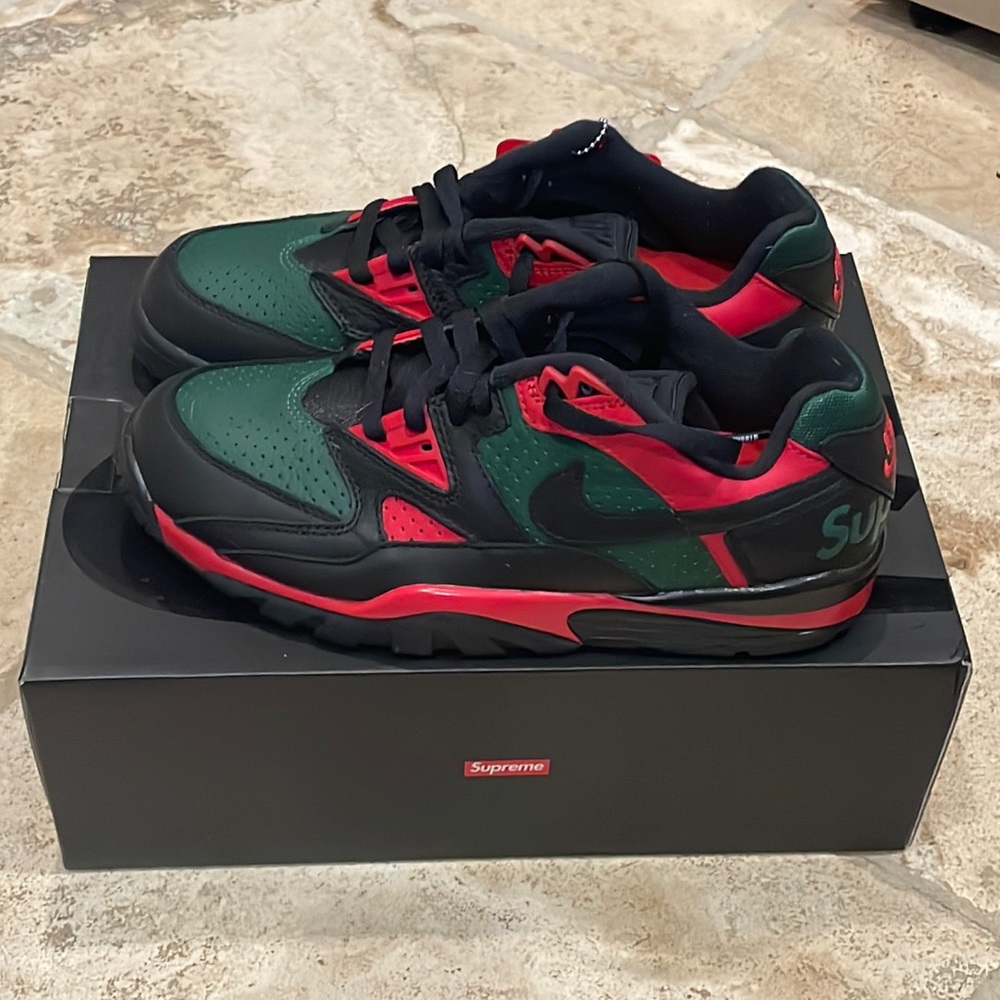 Air Cross Trainer 3 Low/Supreme                                U.S. Mens 8.5
